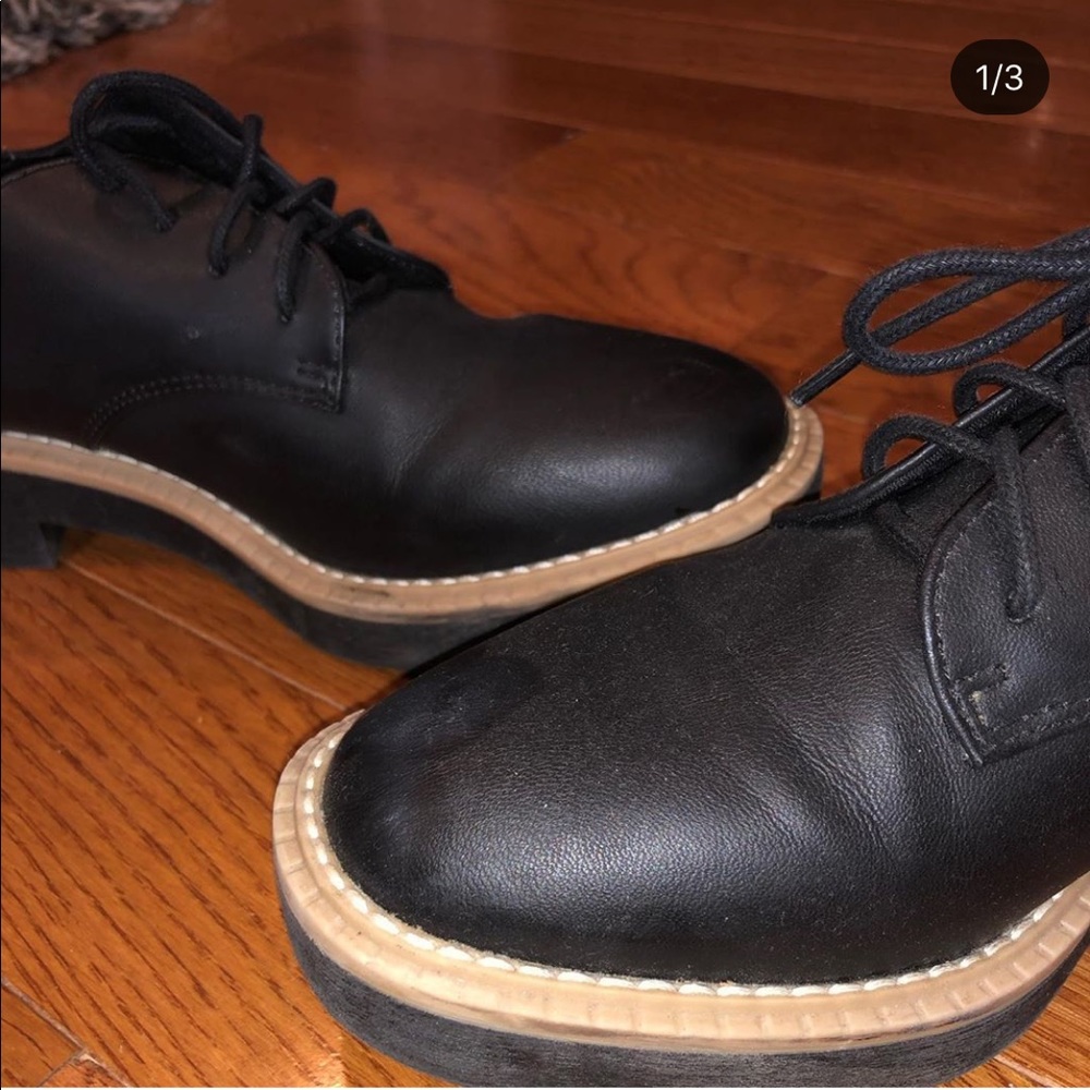 Black Divided lace up shoes